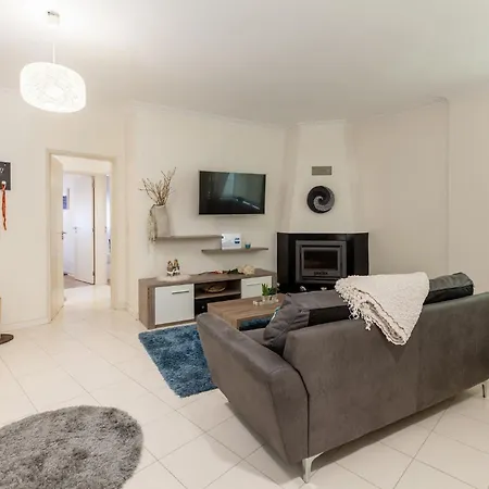 Iris - Minho's Guest Braga