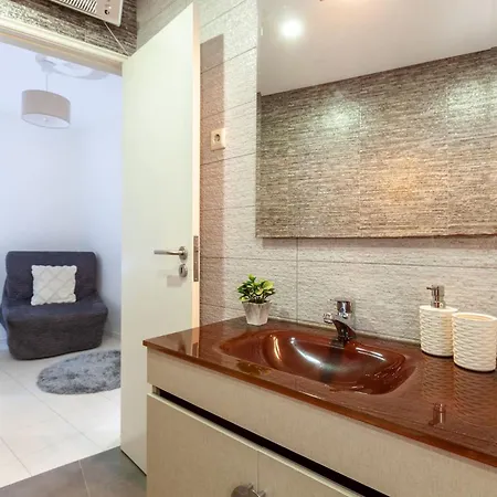 Iris - Minho's Guest *